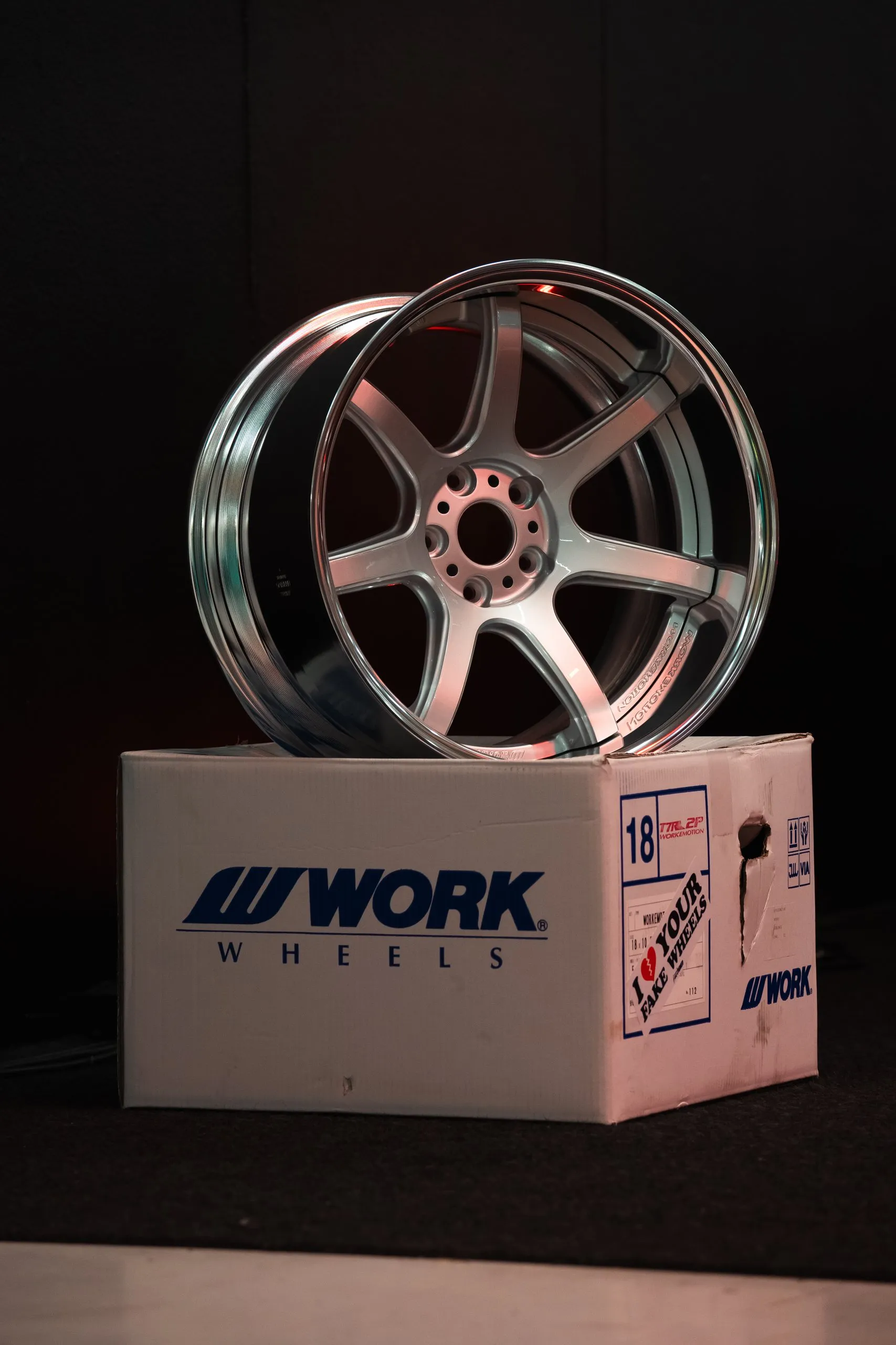Work Wheels-fälg på sin kartong